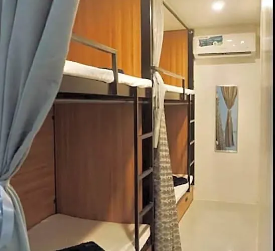 Sunset Paradise Hostel *